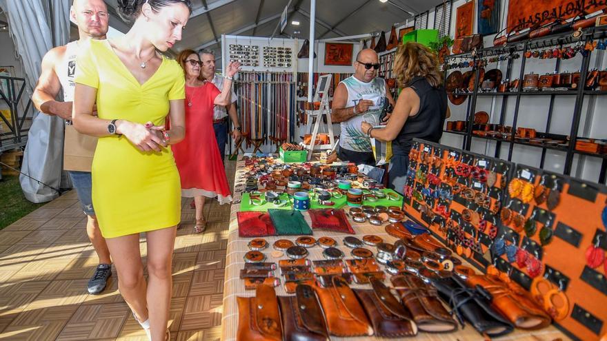 La Feria de Artesanía del Faro  de Maspalomas reúne desde este viernes a 62 expositores