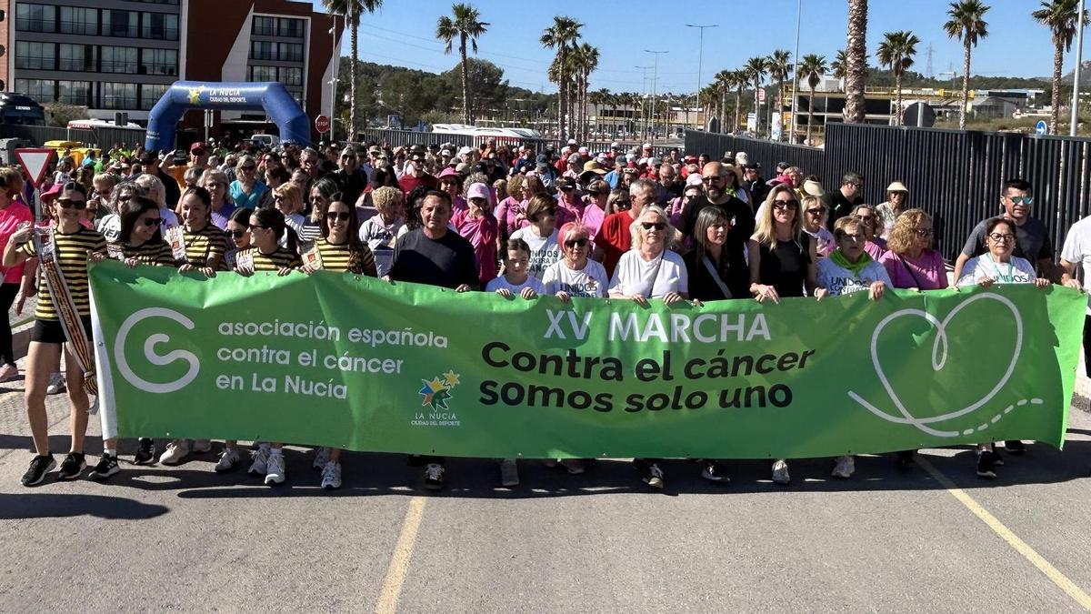 Salida de la XV Marcha a favor de la lucha contra el Cáncer desde el pabellón Muixara