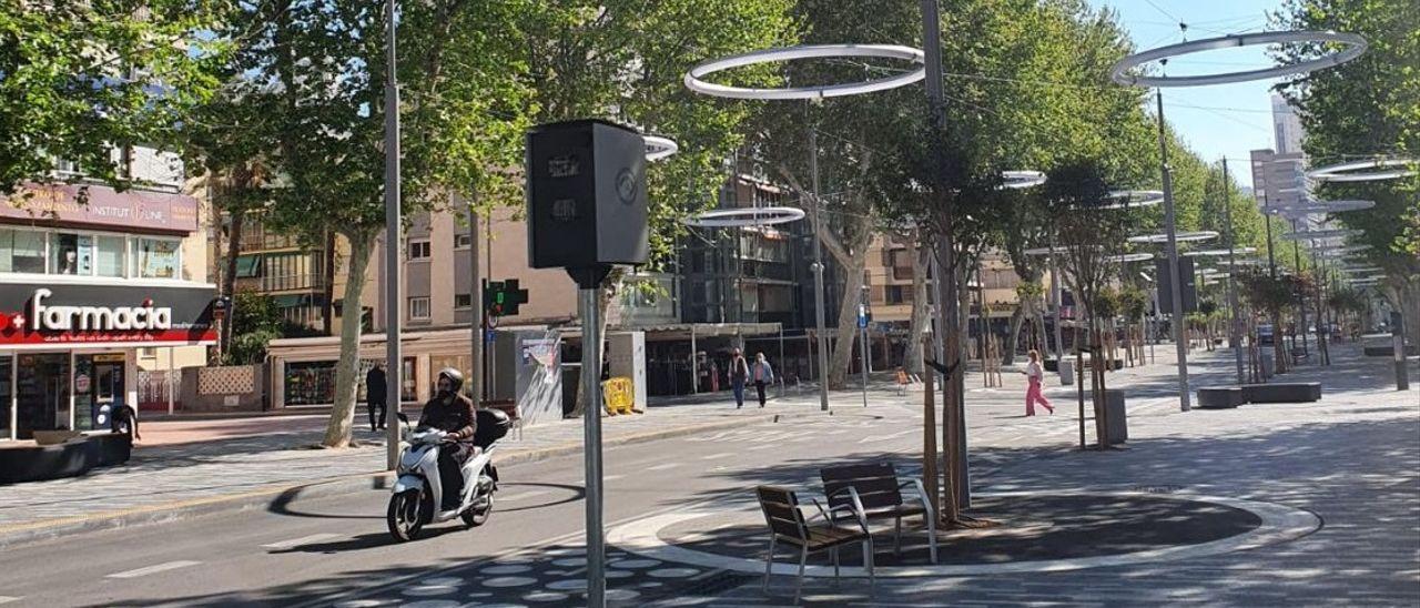 Uno de los radares instalados en Benidorm, en concreto en la avenida del Mediterráneo, donde el límite son 10 km/h.