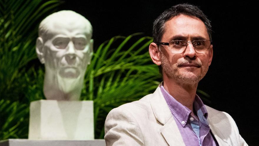 El escritor colombiano Pablo Montoya, en el aula literaria de Plasencia