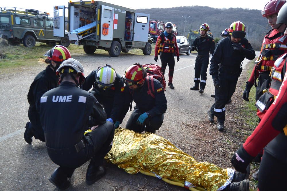 La UME realiza ejercicios de rescate de víctimas e