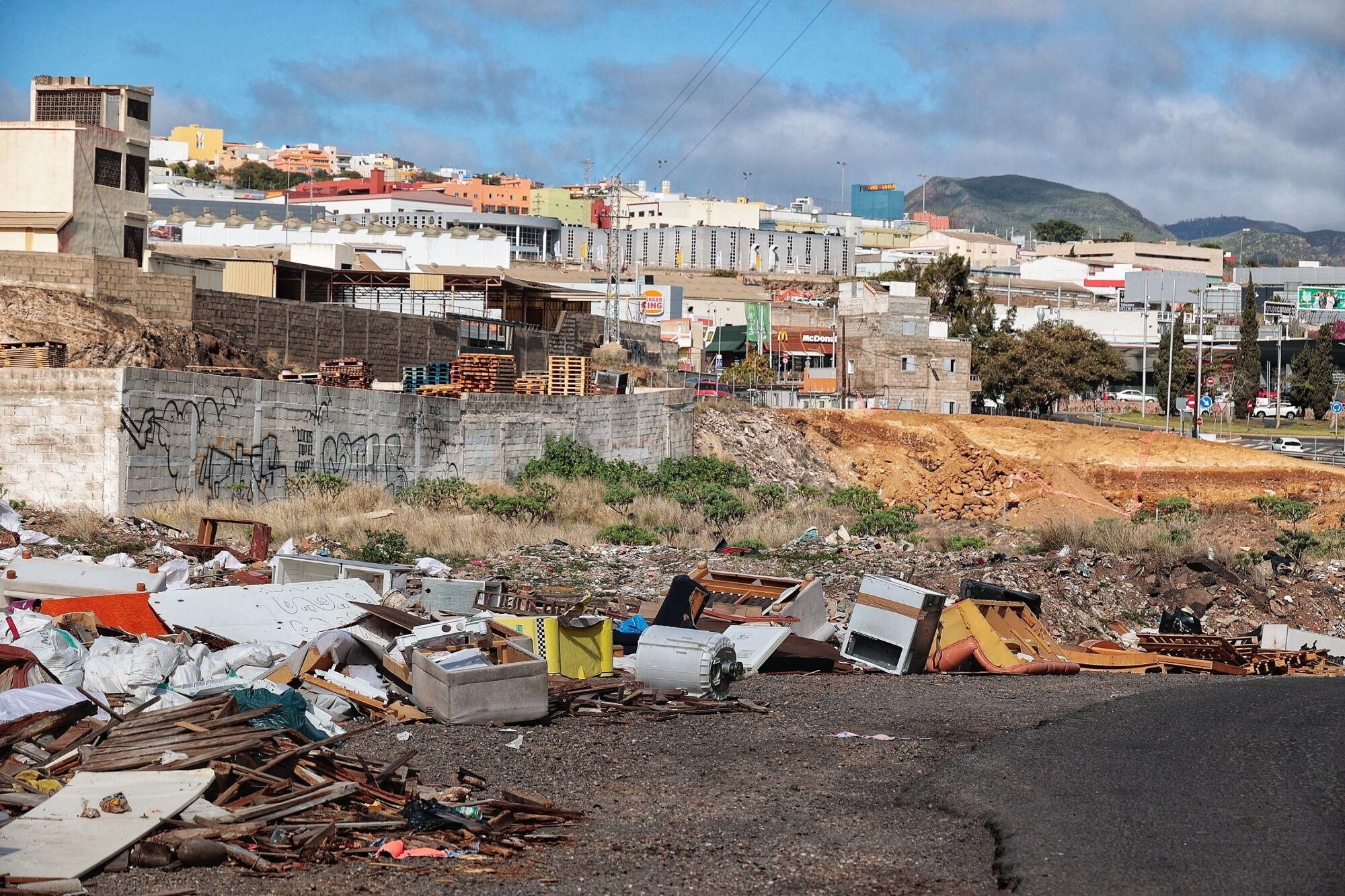 Vertedero de basura en la montaña de Taco.