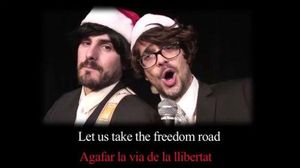 La cançó és una versió del clàssic nadalenc ’Let it snow’.