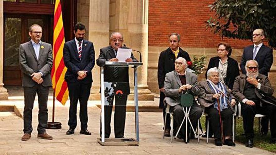 El Parlament honra la figura de la supervivent dels camps nazis Neus Català