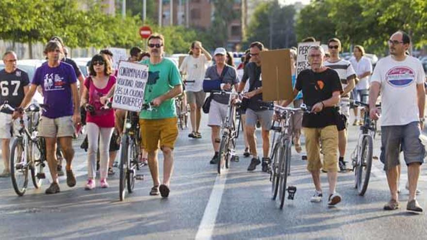 Orriols sale a la calle contra los atropellos y la polución