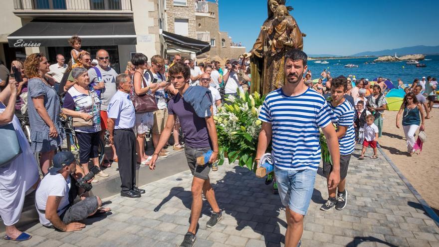 La Verge del Carme torna a navegar, un any més, per les aigües de l&#039;Escala