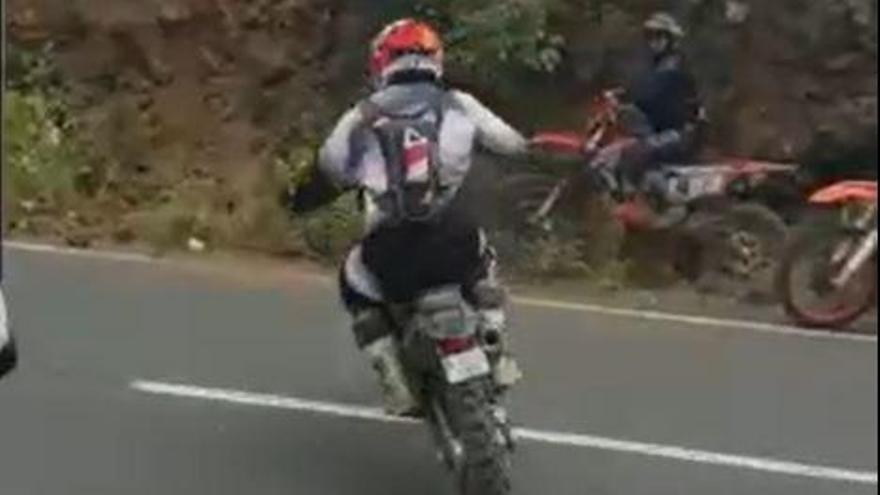 La Guardia Civil investiga a cuatro motoristas por maniobras temerarias en Tenerife
