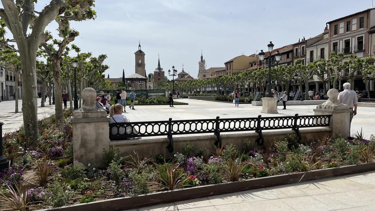 El proyecto ha supuesto la renovación integral del espacio, con mejoras en infraestructuras, accesibilidad, zonas verdes y mobiliario urbano