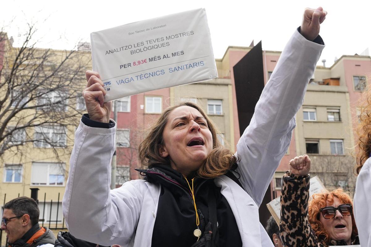 Técnicos sanitarios se manifiestan en Barcelona por mejoras salariales