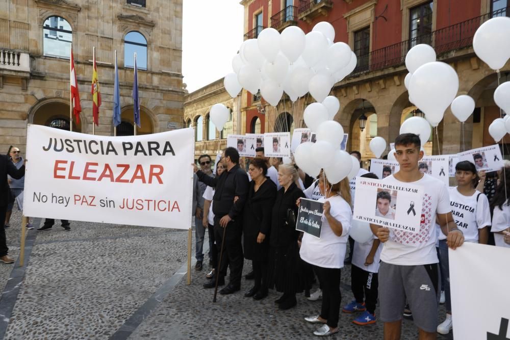 Suelta de globos para exigir justicia con Eleazar