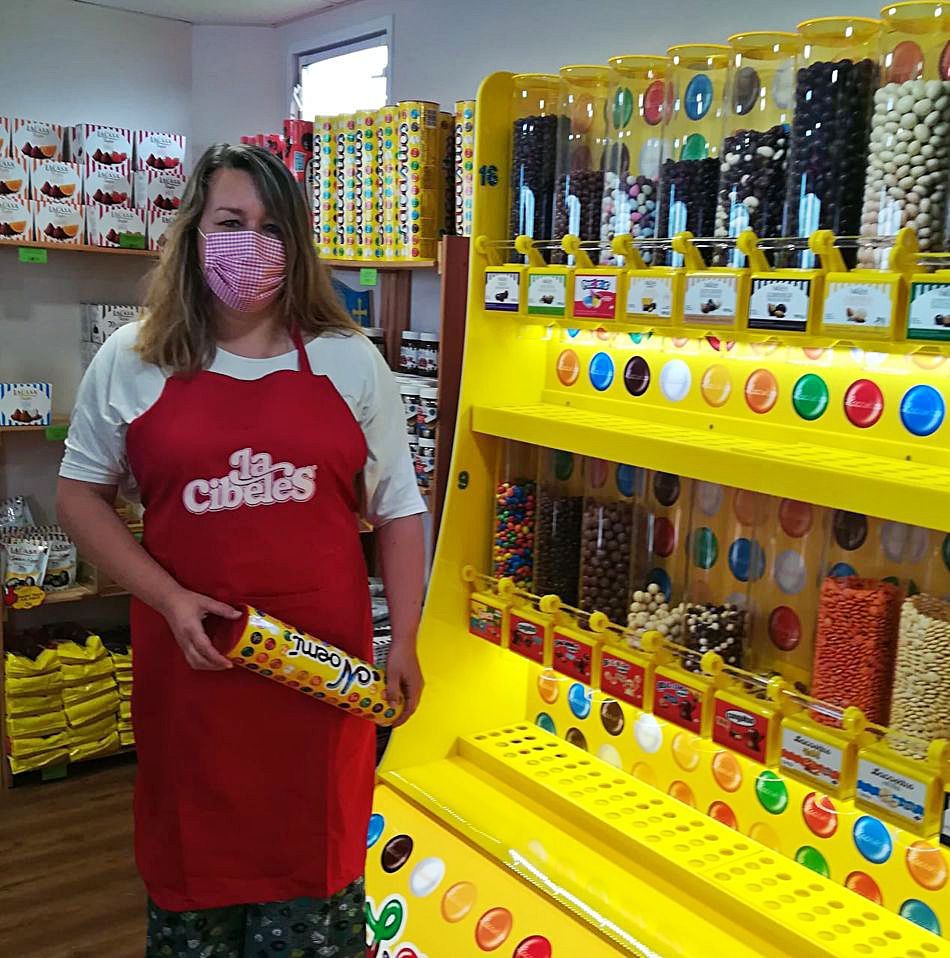 Ana Rionda, en la tienda de productos existente en el propio recinto de la fábrica de Meres. |