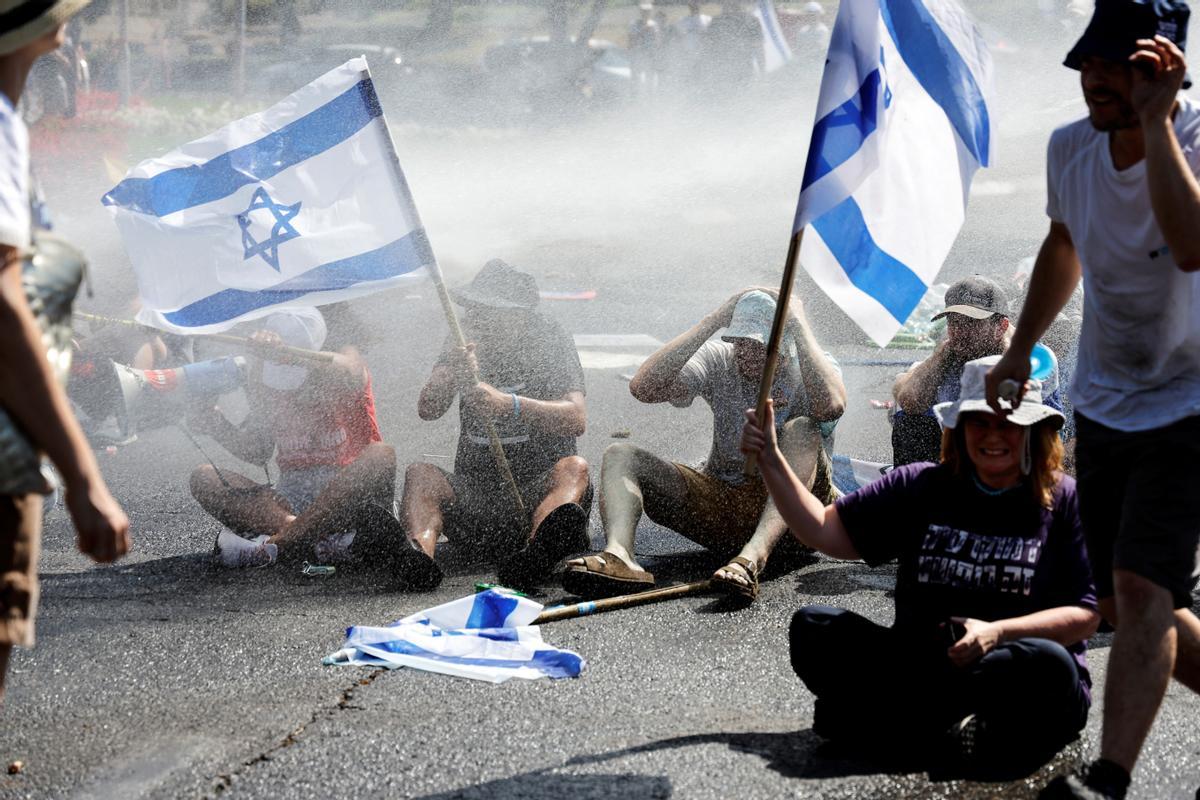 Las protestas masivas continúan en Israel por la reforma judicial