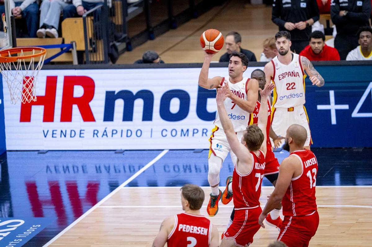 Jaime Fernández fue el más destacado en la primera mitad ante Dinamarca, con 12 puntos