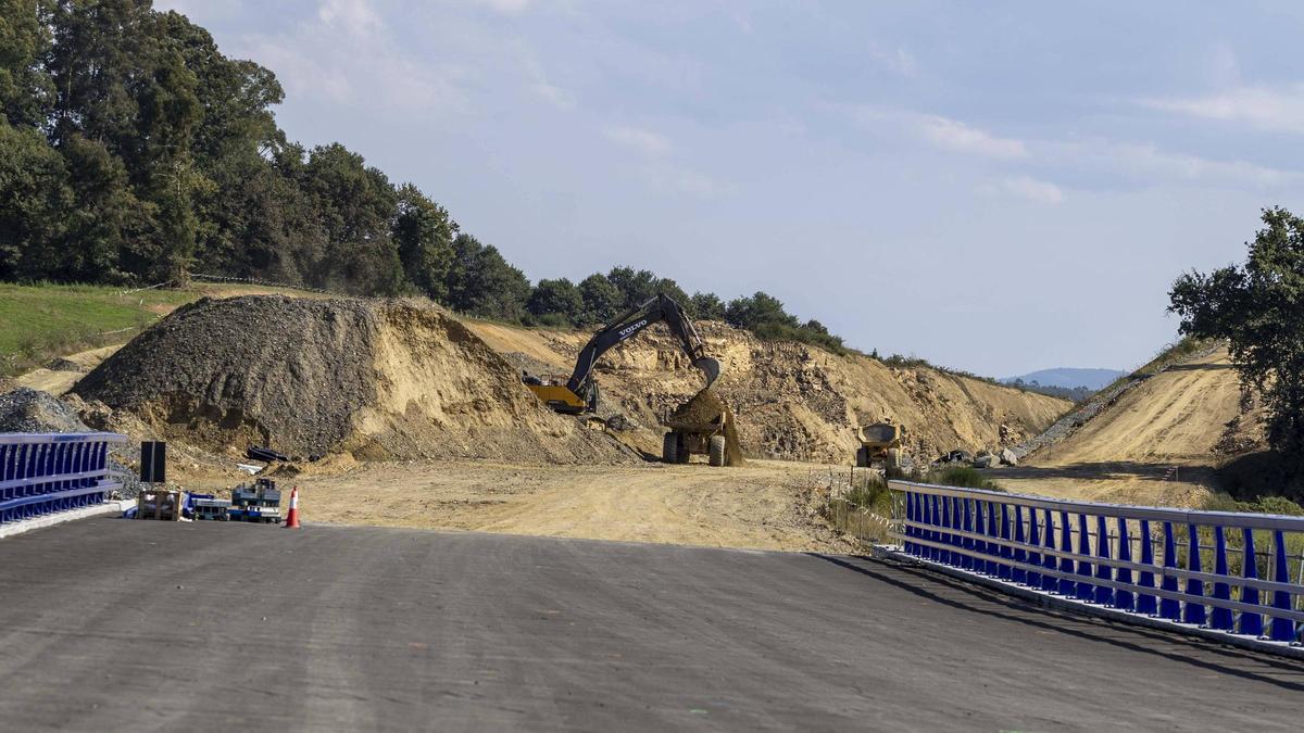Obras de ampliación da A-54, en Arzúa