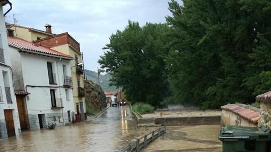 La crecida del río Guadalope inunda seis casas junto al cauce