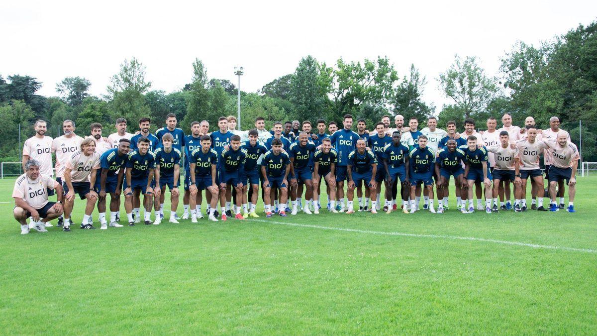 La plantilla del Real Oviedo en su estreno en Primera