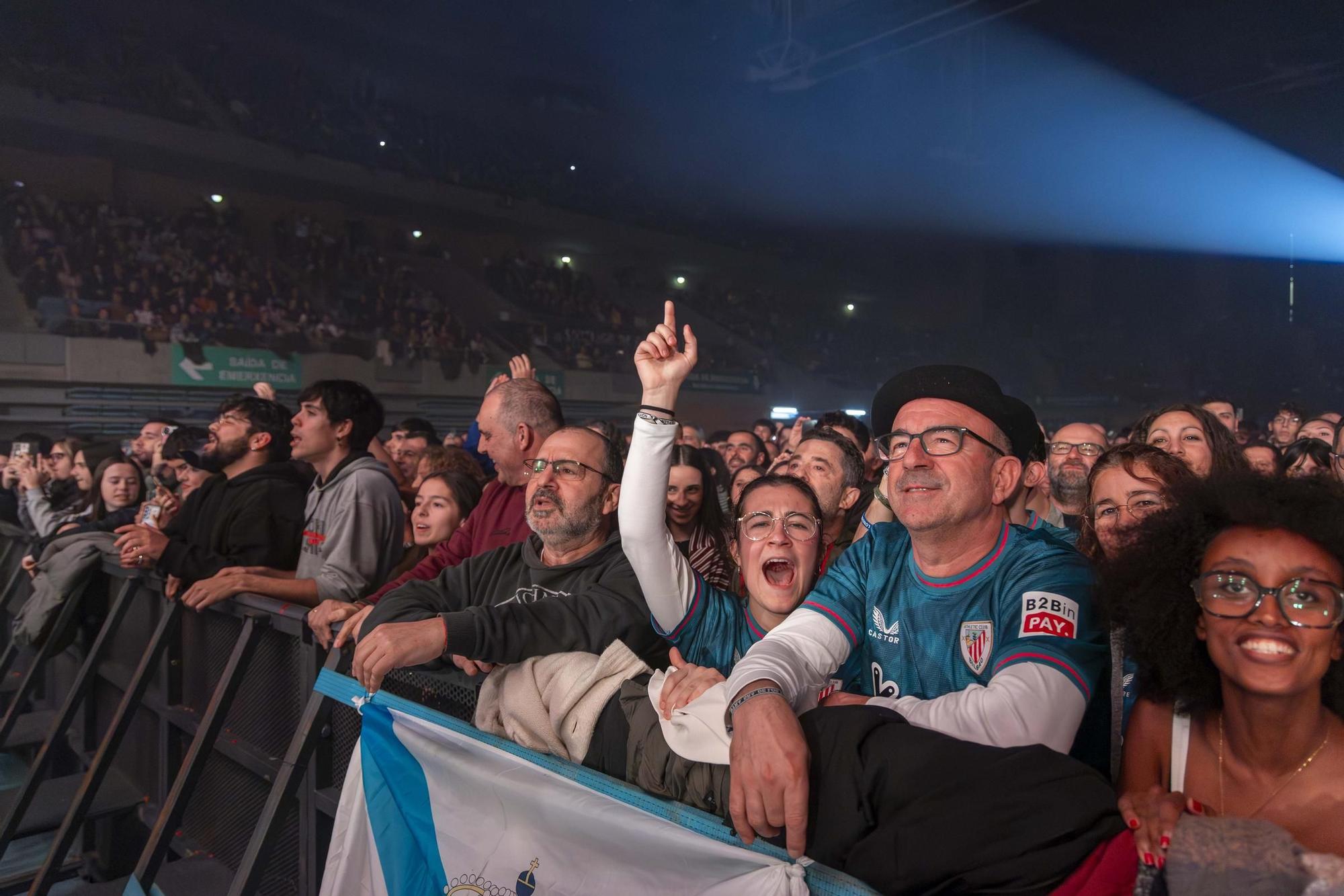 El Multiusos Fontes do Sar a los pies de Fito y sus fitipaldis