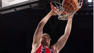 El blaugrana Rafa Villar hizo el partido de su vida en la 'paliza' del Baskonia