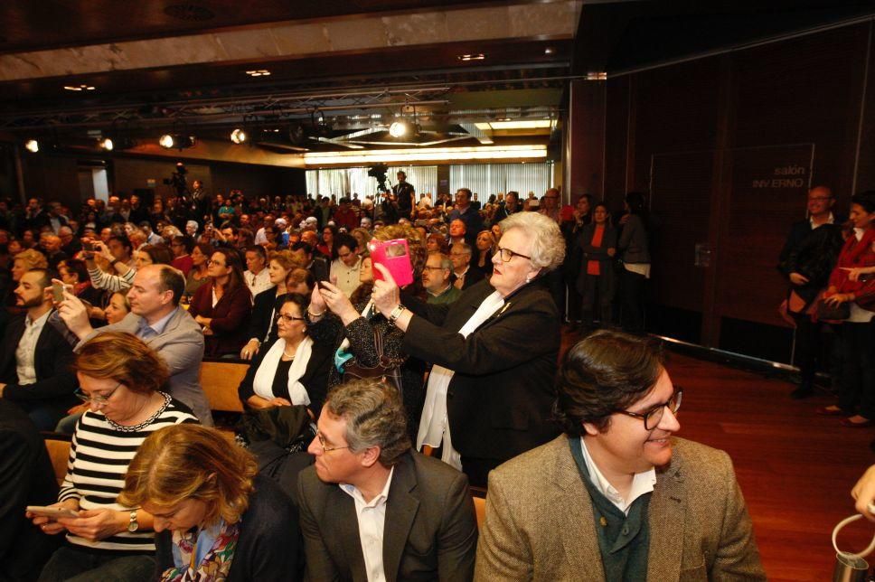 Rajoy se da un baño de multitudes en Murcia