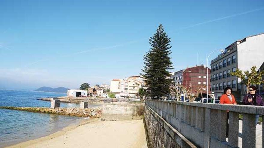 La playa de Pescadoira presenta un aspecto totalmente renovado.