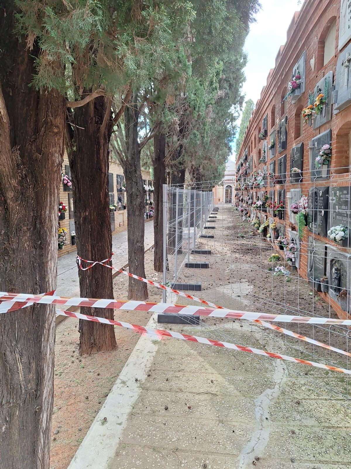 La tramada está rodeada de vallas al menos desde octubre de 2023.