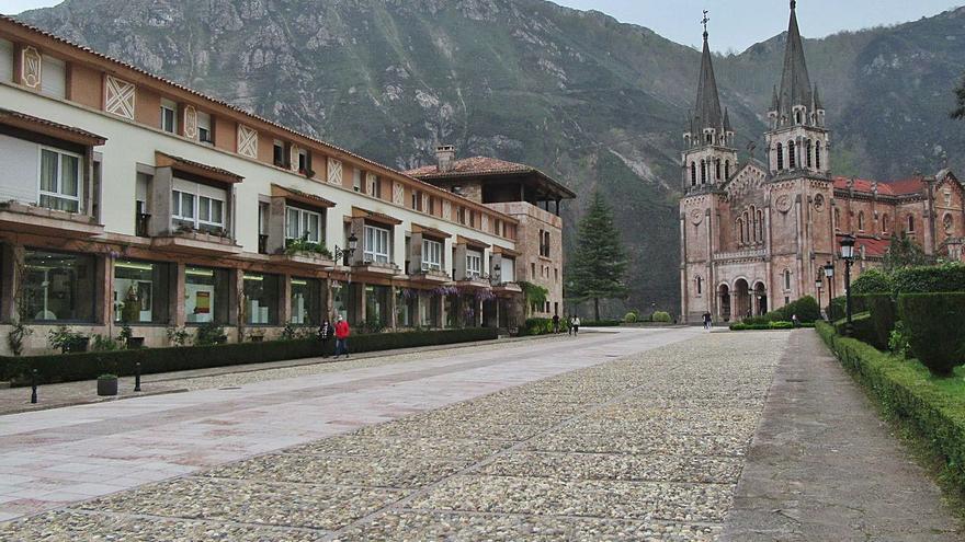 Cangas de Onís responsabiliza a Barbón del “descalabro turístico” de la Semana Santa