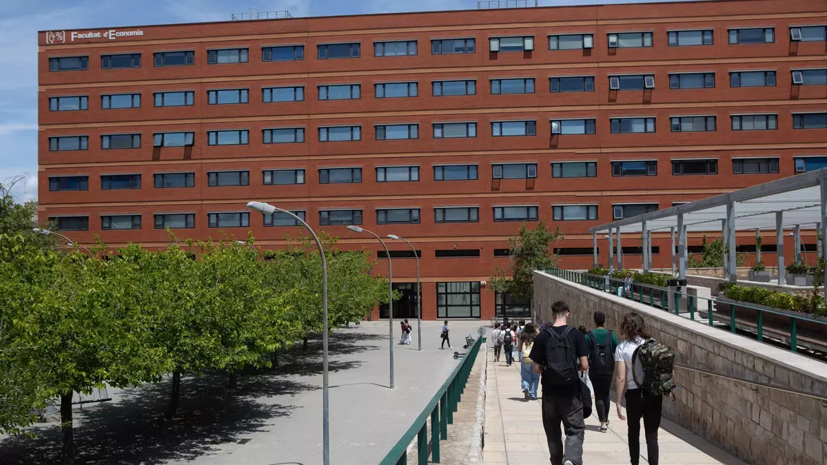 Facultad de Economía de la Universitat de València (UV), en imagen de archivo