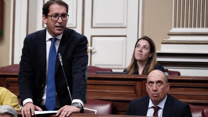 El parlamentario socialista majorero, Iñaki Lavandera, durante su intervención.