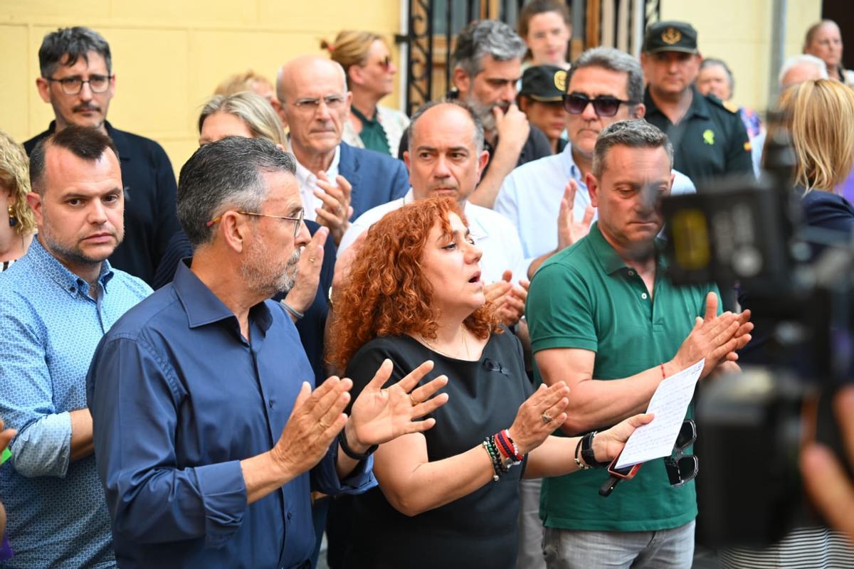 Minuto de silencio tras el crimen machista que ha acabado con la vida de Patricia en Callosa de Segura Minuto de silencio tras el crimen machista que ha acabado con la vida de Patricia en Callosa de Segura