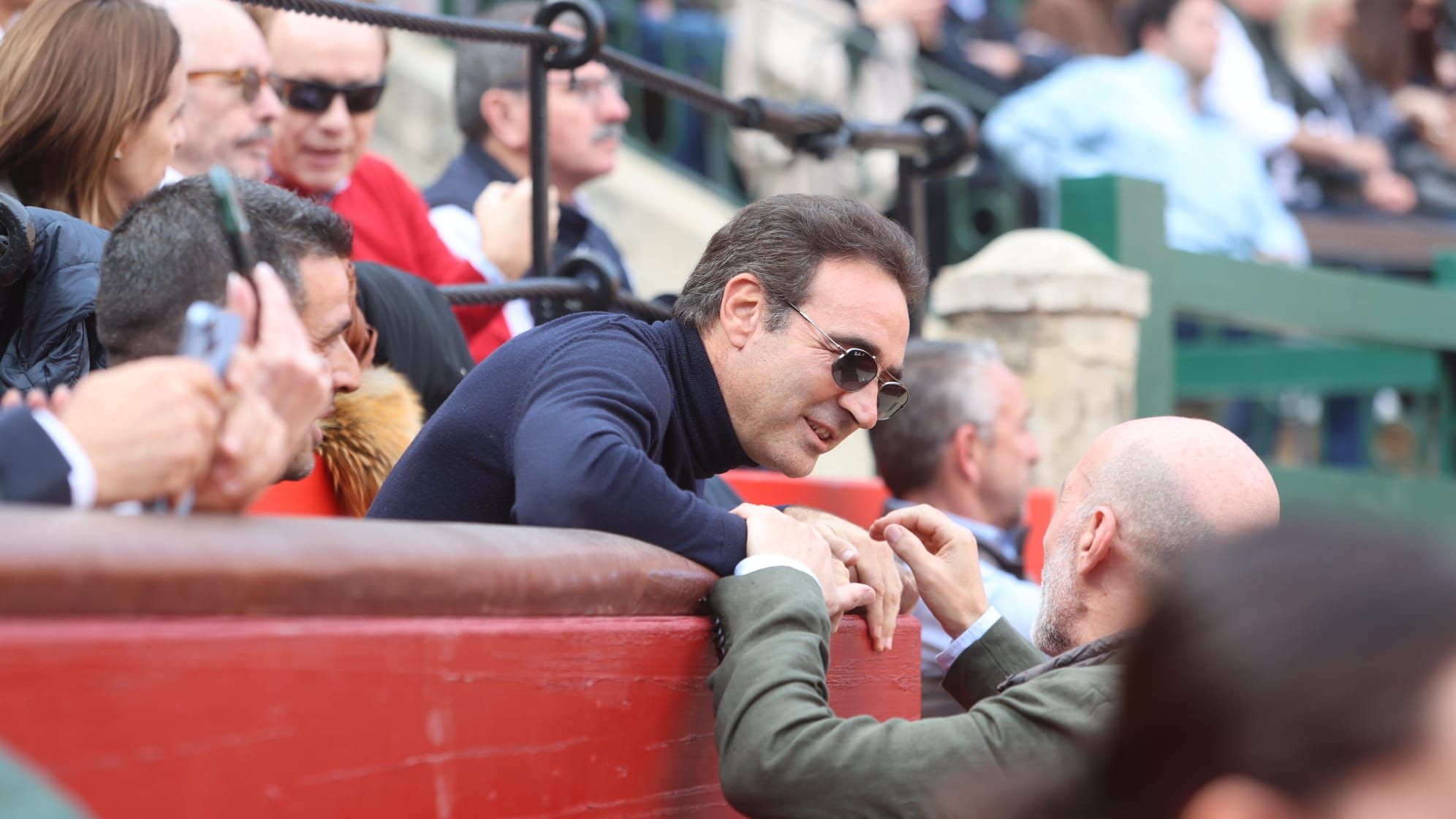 Vicente, Carmen Lomana y Enrique Ponce en la corrida de toros del 16 de marzo en València