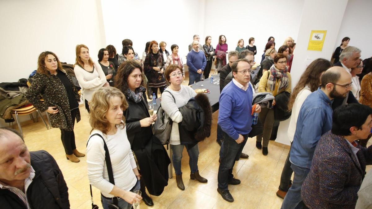Imagen de archivo de un brindis de trabajadores municipales del Ayuntamiento de Avilés.
