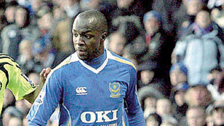 Lassana Diarra, en un partido con el Portsmouth.