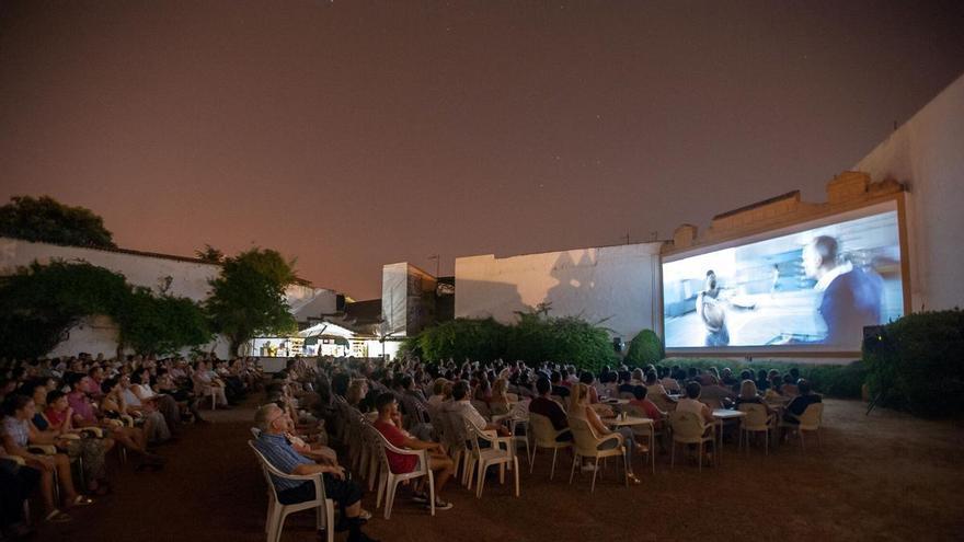 La asociación cultural cordobesa dispuesta a comprar los cines de verano quiere hacer una escuela de artes escénicas compatible con la exhibición cinematográfica
