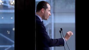 El portavoz del PPC en el Parlament, Juan Fernández, en rueda de prensa este martes.