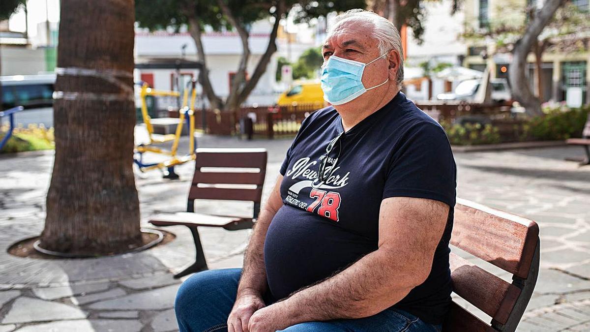 José Pérez, hace unos días, en la plaza de Teror de Candelaria.