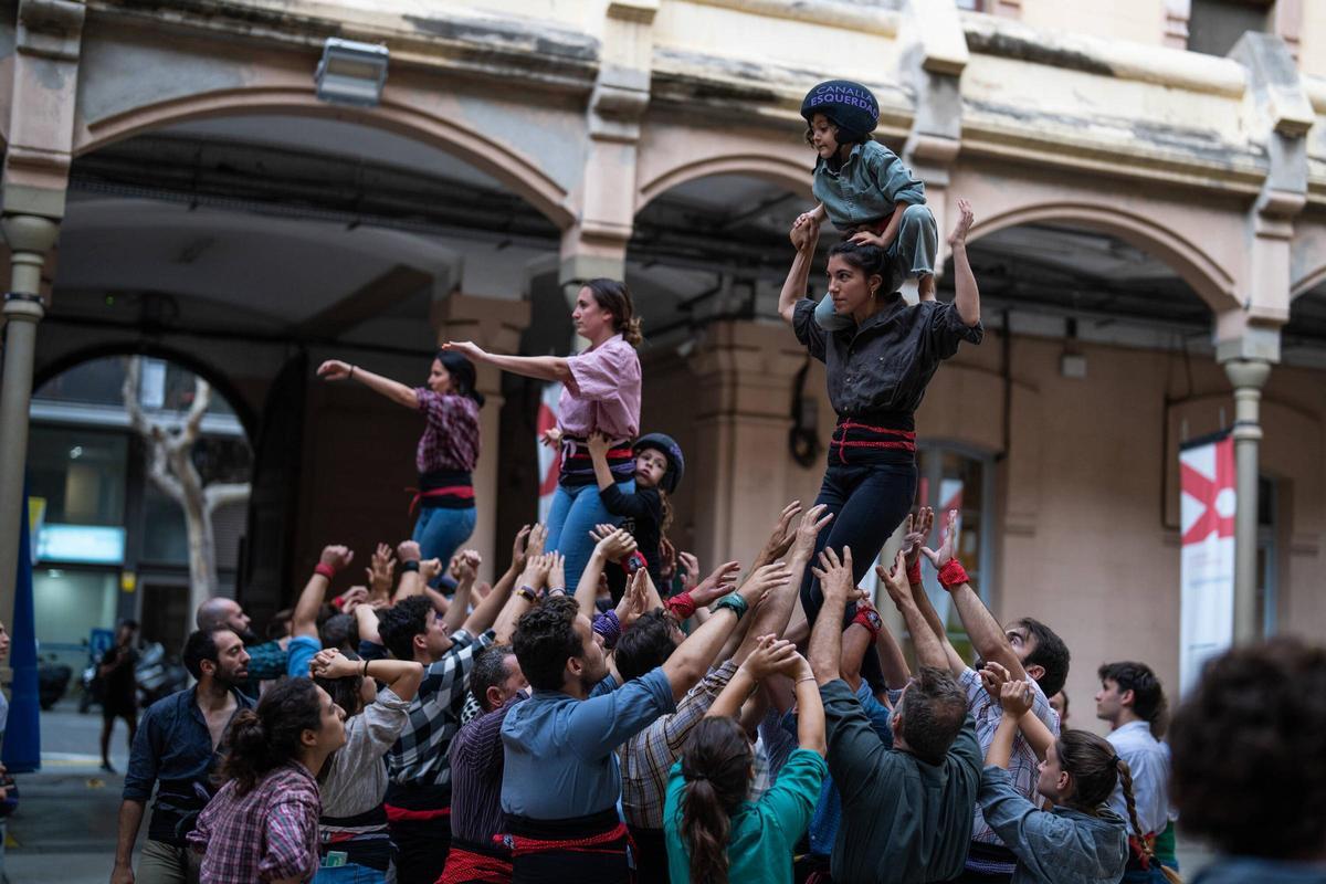 Esquerdats, la colla castellera que ensaya en la Modelo