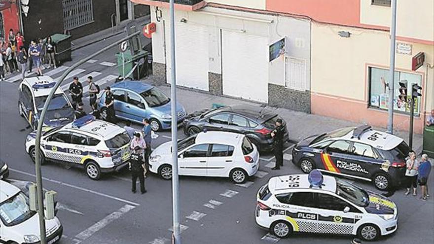 Fallece una anciana al caer de un sexto en Castelló