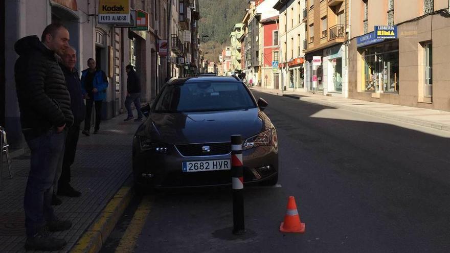 Pivote en la intersección entre las calles Covadonga y Cardín.