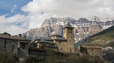 El tren con los paisajes más bonitos de España cuesta solo 18 euros y recorre el Parque Nacional de Ordesa