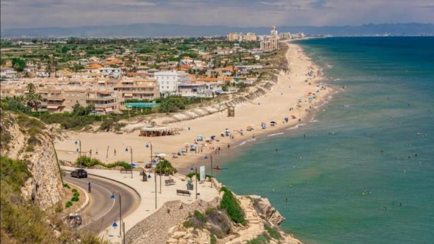 Vista aéerea de la costa entre Cullera y Sueca. | LEVANTE-EMV