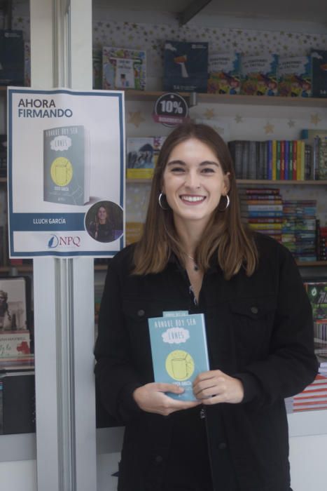 Ambiente en la Feria del Libro de València