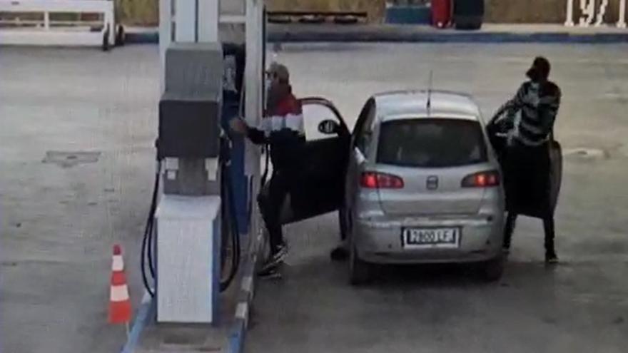 Cárcel para los dos violentos atracadores de gasolineras que huían en un Seat Ibiza