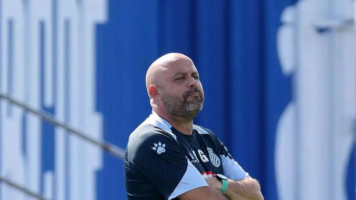 El entrenador del Espanyol no se olvida del ascenso ante el Oviedo: "No me lo podrá quitar nadie"