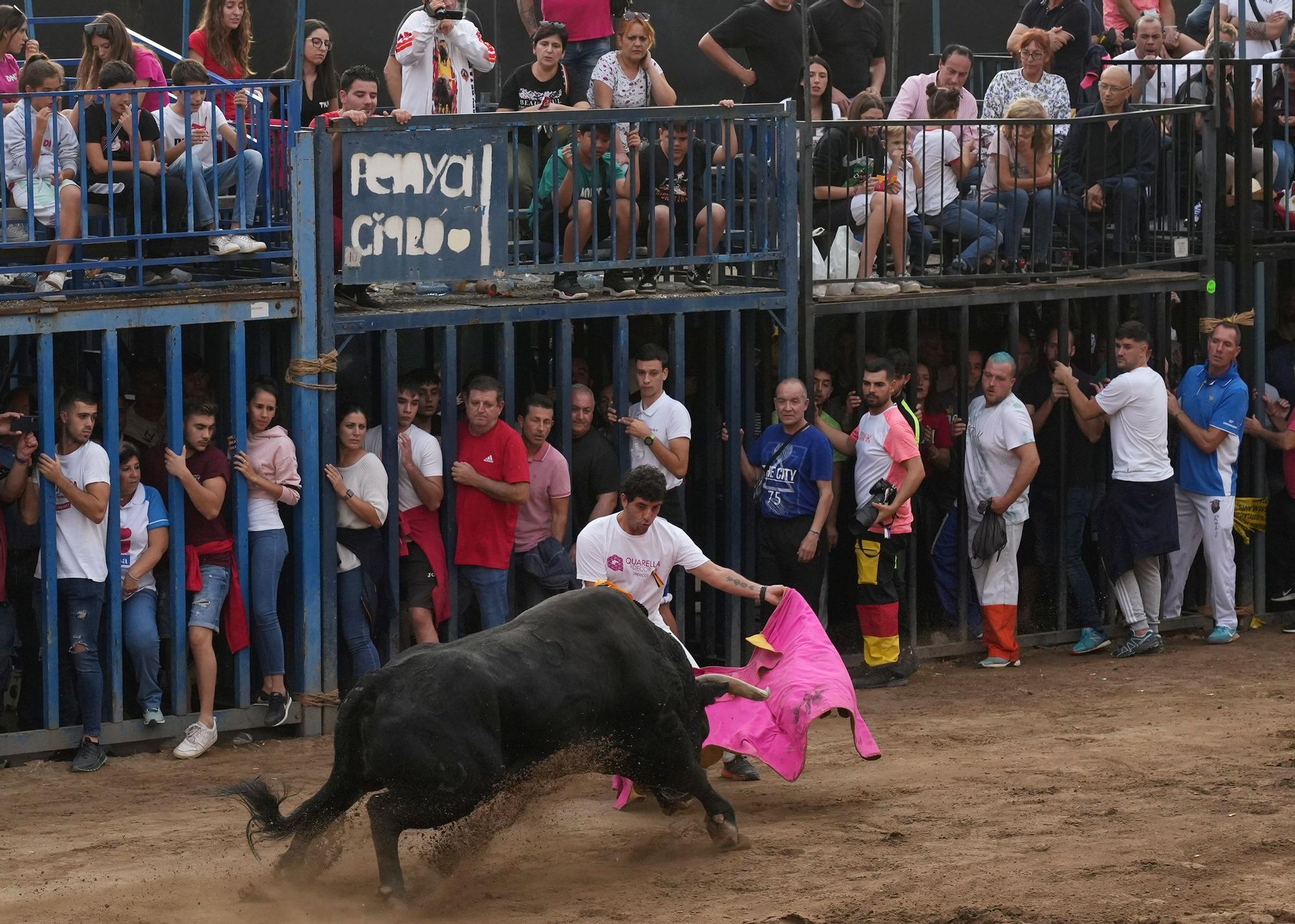 La tarde taurina del viernes de la Fira d'Onda, en imágenes