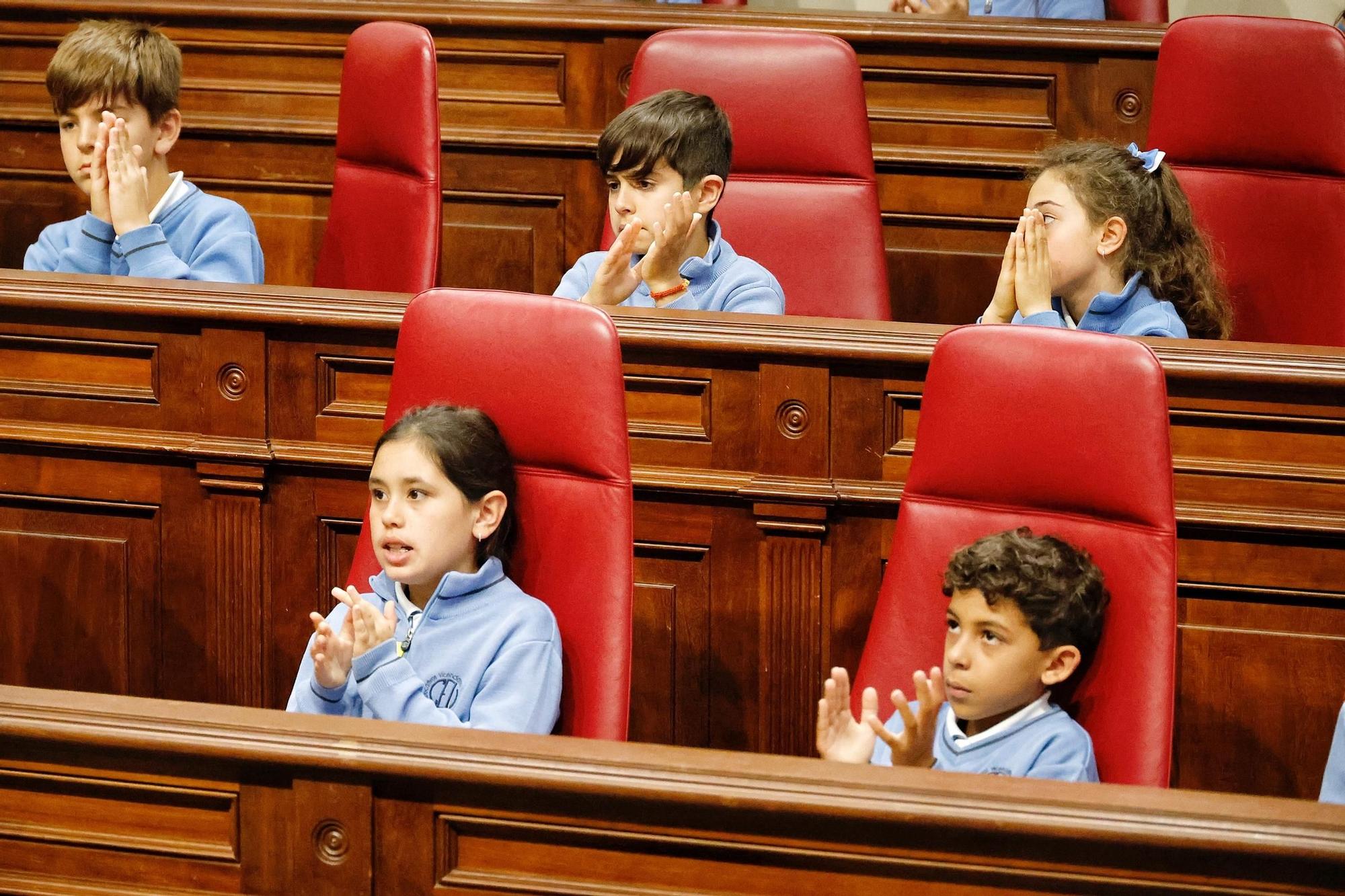 Escolares en el Parlamento de Canarias