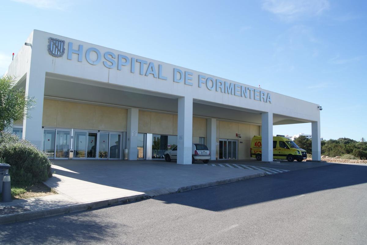 El Hospital de Formentera se prepara para el verano con más médicos, enfermeras y técnicos.