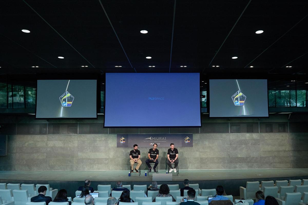 Los responsables de PLD Space durante la rueda de prensa en Madrid.