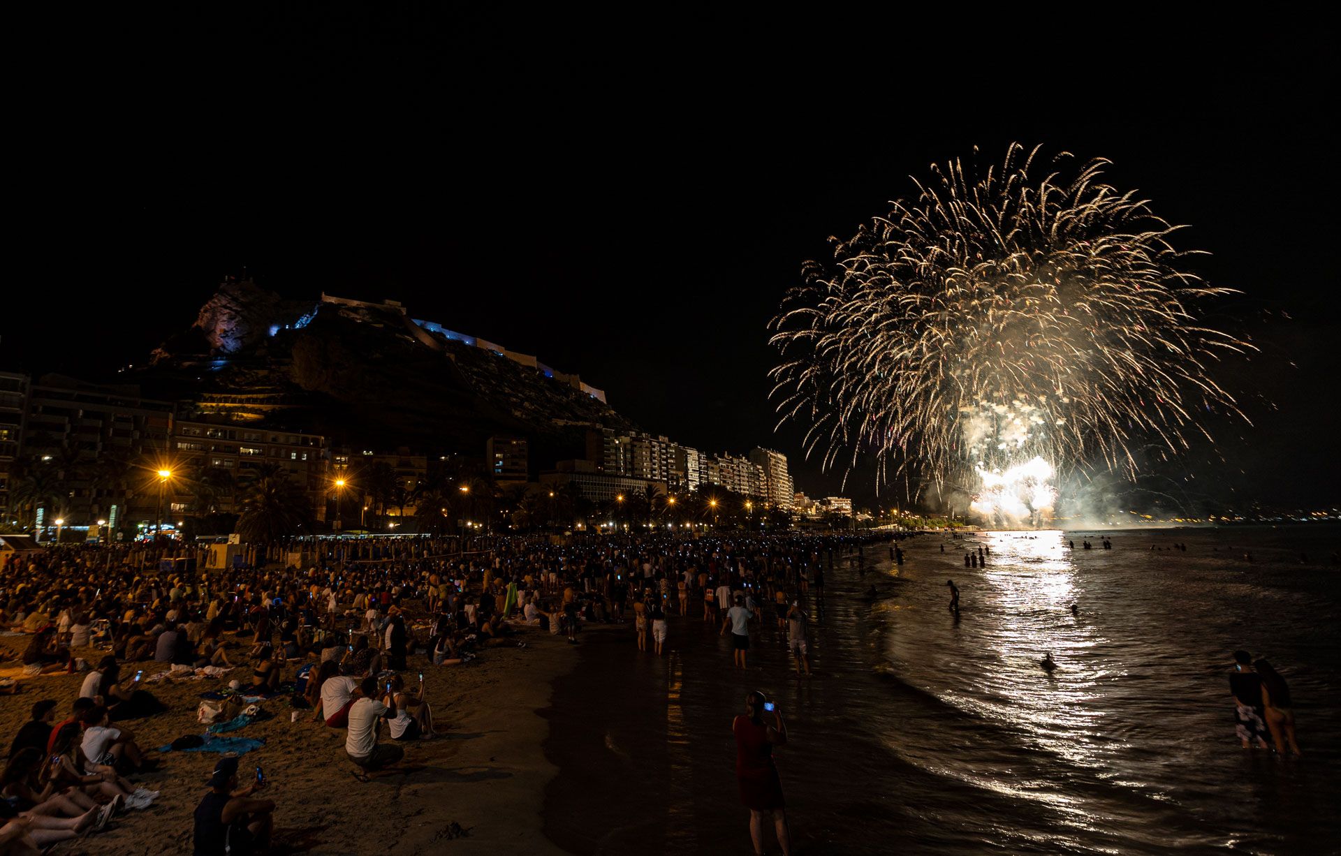 HOGUERAS DE ALICANTE | Arrancan los fuegos del Cocó