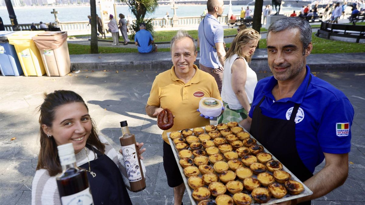 Vinho verde, pastéis de nata, licor de guinda... la gastronomía portuguesa pone en marcha el Festival Arcu Atlánticu de Gijón (en imágenes)