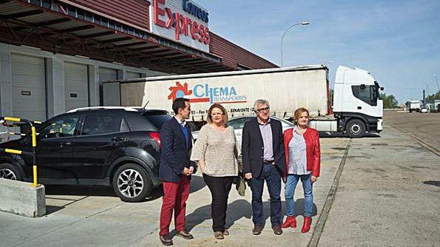 Luciano Huerga, Mariam Martínez, Jose Fernández y Mar Rominguera, ayer en el Centro de Transportes.